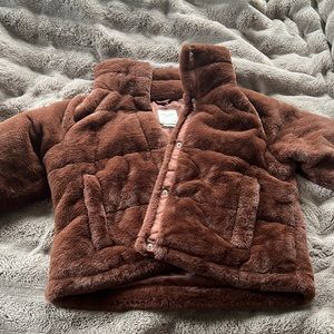 Abercrombie Faux Fur Mini Puffer🤍